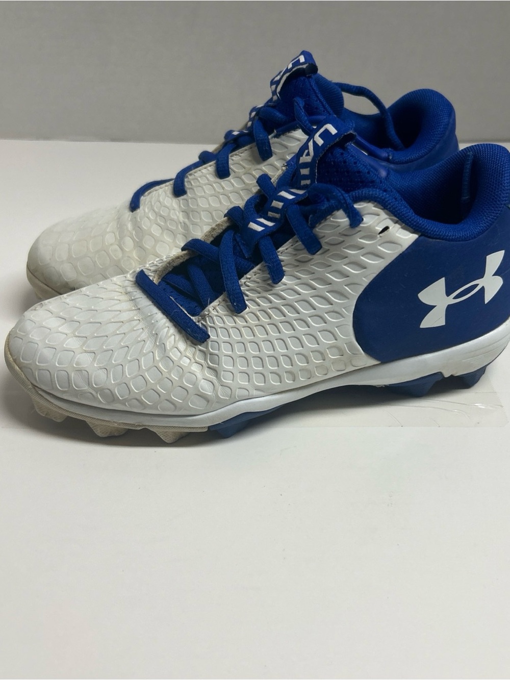 Under Armour Youth Size 3.5Y Softball / Baseball Cleats Low Top Blue / White